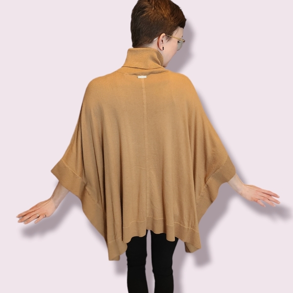 Michael Kors Camel Poncho - Picture 2 of 4
